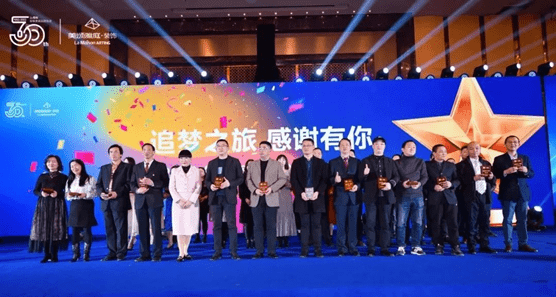 开云体育 开云平台向2023请战！“家装+公装”双轨并行冲刺88亿！(图4)